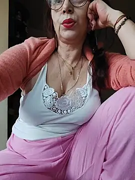 Snapshot of Love_Tina56 chatting on December 2, 2025, 5:53 am Love Tina56 online show from December 2, 2025, 5:53 am