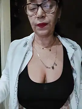 Snapshot of Love_Tina56 chatting on November 6, 2025, 5:00 am Love Tina56 online show from November 6, 2025, 5:00 am