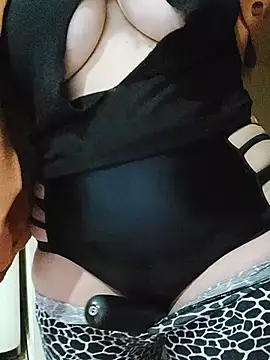 Snapshot of Love_Tina56 chatting on November 29, 2025, 6:13 am Love Tina56 online show from November 29, 2025, 6:13 am