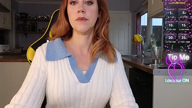 Snapshot of stripmequick chatting on February 6, 2026, 10:33 am stripmequick online show from February 6, 2026, 10:33 am