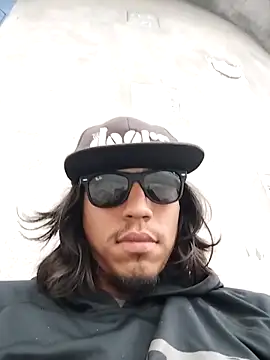 AlexAlejandro13 online show from April 7, 2026, 12:23 am