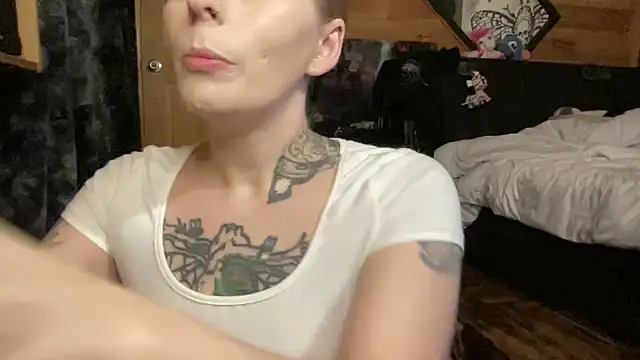 TeenyDoll online show from April 18, 2026, 2:47 am