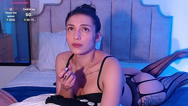 Snapshot of EricaVanderhill chatting on March 13, 2025, 12:27 am EricaVanderhill online show from March 13, 2025, 12:27 am