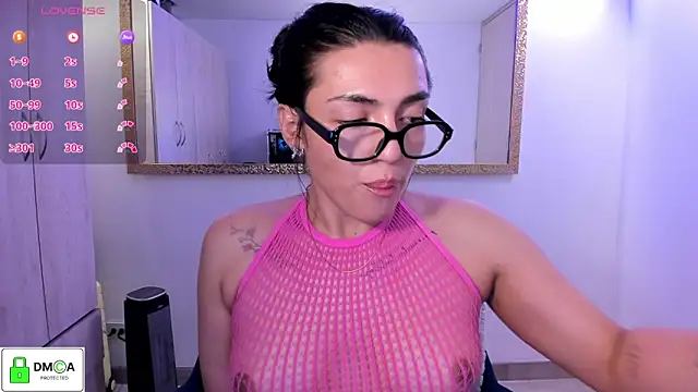Snapshot of EricaVanderhill chatting on June 4, 2026, 12:48 am EricaVanderhill online show from June 4, 2026, 12:48 am