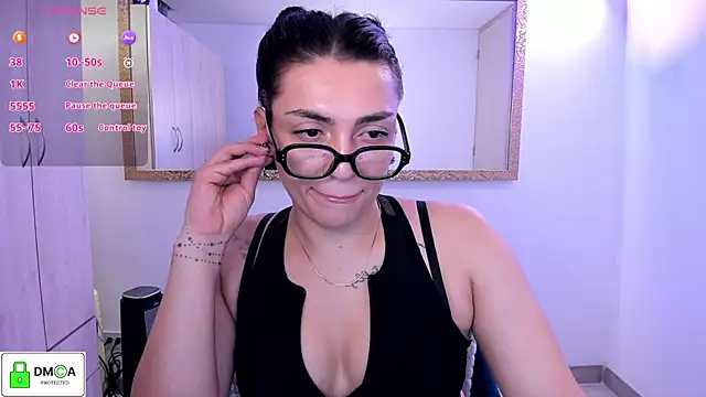 Snapshot of EricaVanderhill chatting on May 19, 2026, 12:37 am EricaVanderhill online show from May 19, 2026, 12:37 am