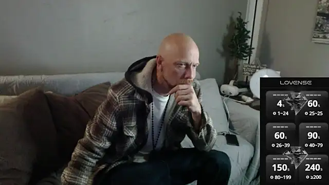 MaxRouger online show from November 26, 2025, 6:30 pm