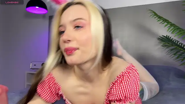 Snapshot of _blowjob_queen chatting on July 10, 2026, 9:37 pm blowjob queen online show from July 10, 2026, 9:37 pm