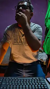 Snapshot of yandyaa chatting on April 12, 2026, 3:32 am yandyaa online show from April 12, 2026, 3:32 am