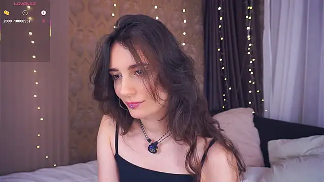 Snapshot of Holla_Molly chatting on February 3, 2026, 6:00 am Holla Molly online show from February 3, 2026, 6:00 am