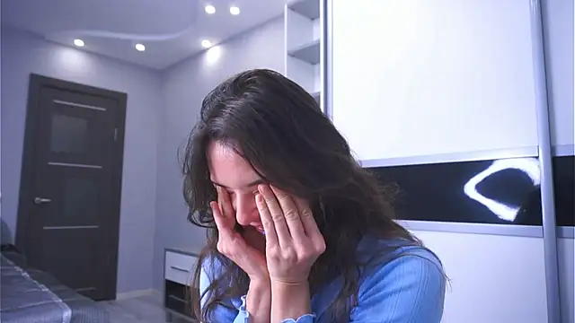 Snapshot of Holla_Molly chatting on February 4, 2026, 8:53 am Holla Molly online show from February 4, 2026, 8:53 am