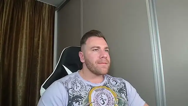 Snapshot of Thori92 chatting on December 17, 2025, 6:57 pm Thori92 online show from December 17, 2025, 6:57 pm