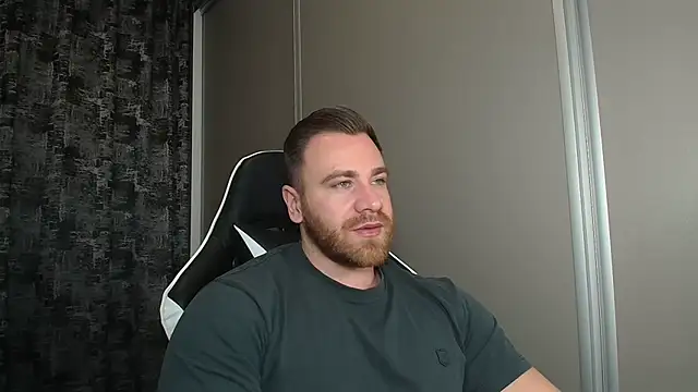 Snapshot of Thori92 chatting on January 9, 2026, 5:42 pm Thori92 online show from January 9, 2026, 5:42 pm