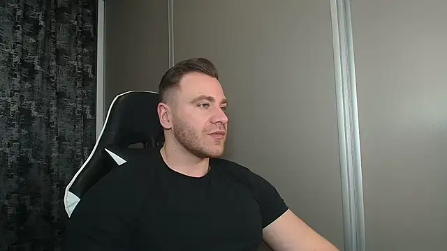 Snapshot of Thori92 chatting on March 1, 2026, 12:05 pm Thori92 online show from March 1, 2026, 12:05 pm