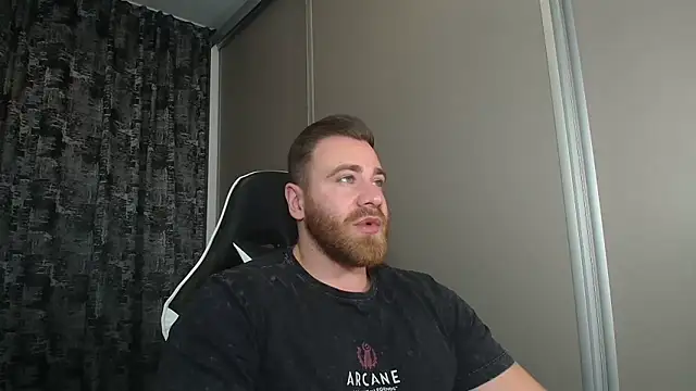 Snapshot of Thori92 chatting on December 1, 2025, 4:52 pm Thori92 online show from December 1, 2025, 4:52 pm