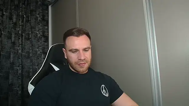 Snapshot of Thori92 chatting on April 1, 2026, 4:59 pm Thori92 online show from April 1, 2026, 4:59 pm