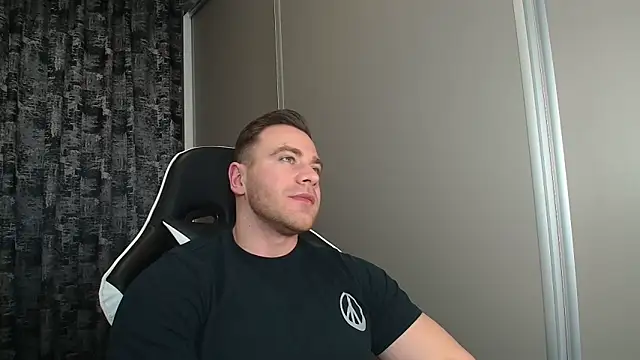 Snapshot of Thori92 chatting on April 4, 2026, 3:29 pm Thori92 online show from April 4, 2026, 3:29 pm