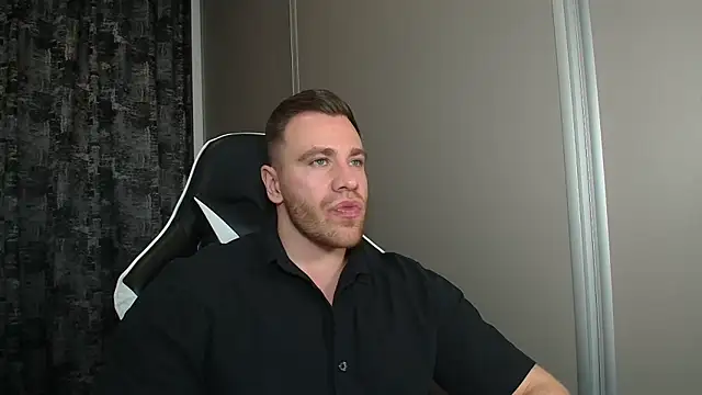 Snapshot of Thori92 chatting on March 3, 2026, 5:42 pm Thori92 online show from March 3, 2026, 5:42 pm