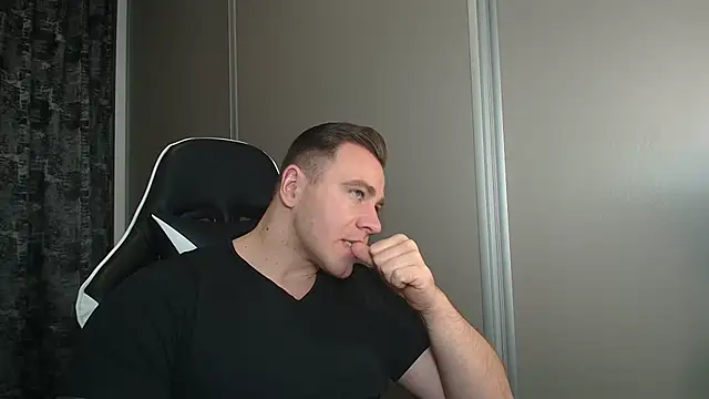 Snapshot of Thori92 chatting on February 21, 2026, 5:37 pm Thori92 online show from February 21, 2026, 5:37 pm