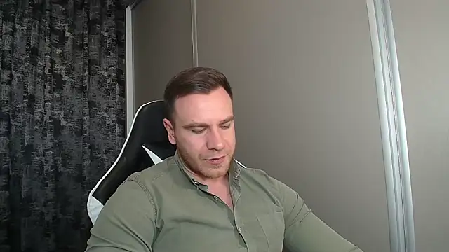 Snapshot of Thori92 chatting on April 5, 2026, 11:28 am Thori92 online show from April 5, 2026, 11:28 am