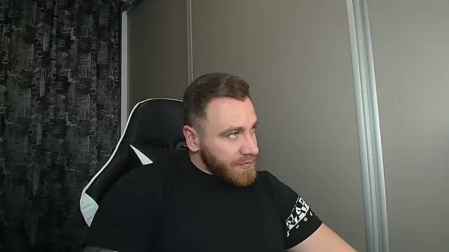 Snapshot of Thori92 chatting on February 19, 2026, 5:43 pm Thori92 online show from February 19, 2026, 5:43 pm