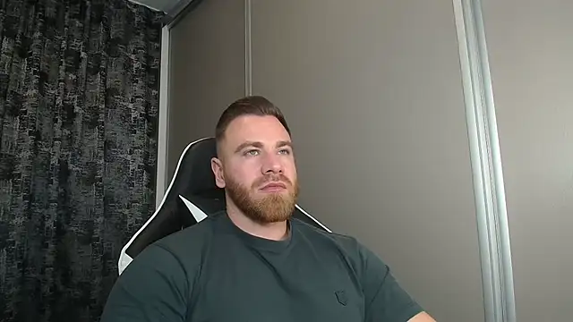 Snapshot of Thori92 chatting on December 4, 2025, 4:28 pm Thori92 online show from December 4, 2025, 4:28 pm