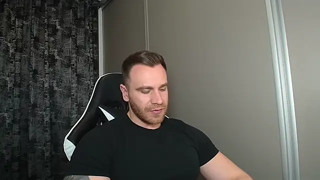 Snapshot of Thori92 chatting on April 2, 2026, 5:52 pm Thori92 online show from April 2, 2026, 5:52 pm