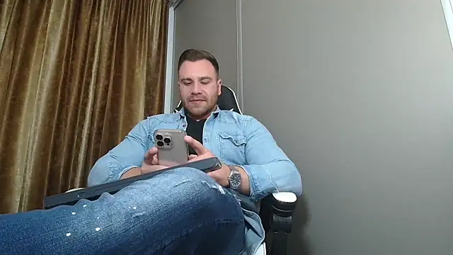 Snapshot of Thori92 chatting on December 22, 2025, 6:08 pm Thori92 online show from December 22, 2025, 6:08 pm