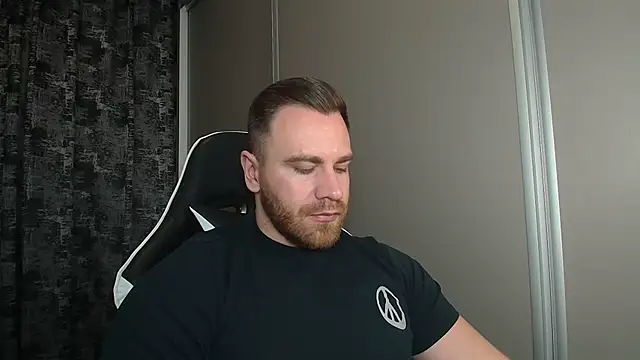 Snapshot of Thori92 chatting on January 6, 2026, 6:01 pm Thori92 online show from January 6, 2026, 6:01 pm