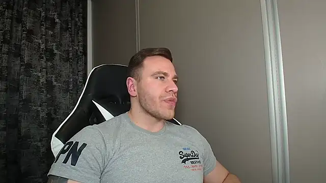 Snapshot of Thori92 chatting on February 25, 2026, 8:19 pm Thori92 online show from February 25, 2026, 8:19 pm