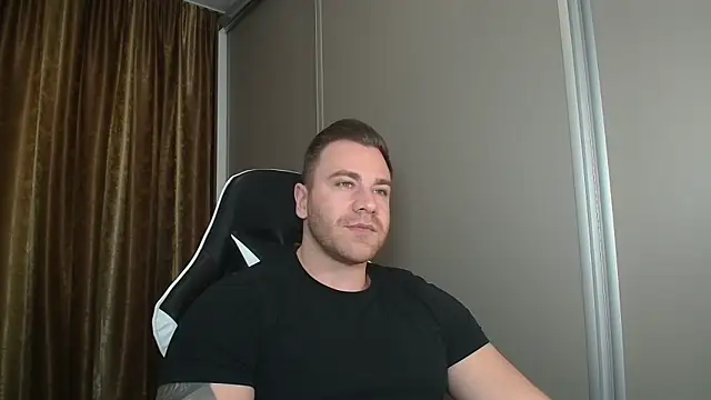 Snapshot of Thori92 chatting on December 14, 2025, 1:06 pm Thori92 online show from December 14, 2025, 1:06 pm