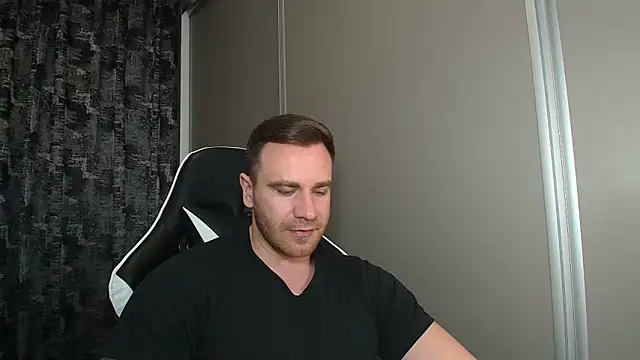 Snapshot of Thori92 chatting on April 8, 2026, 5:47 pm Thori92 online show from April 8, 2026, 5:47 pm