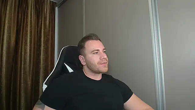 Snapshot of Thori92 chatting on December 13, 2025, 8:04 pm Thori92 online show from December 13, 2025, 8:04 pm