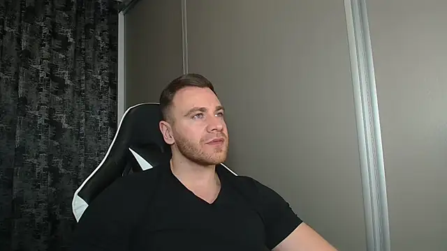 Snapshot of Thori92 chatting on March 17, 2026, 7:17 pm Thori92 online show from March 17, 2026, 7:17 pm