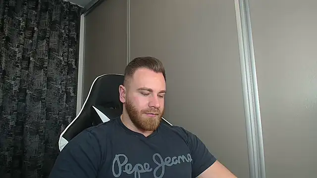 Snapshot of Thori92 chatting on December 5, 2025, 5:44 pm Thori92 online show from December 5, 2025, 5:44 pm