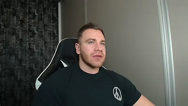 Snapshot of Thori92 chatting on March 4, 2026, 6:26 pm Thori92 online show from March 4, 2026, 6:26 pm