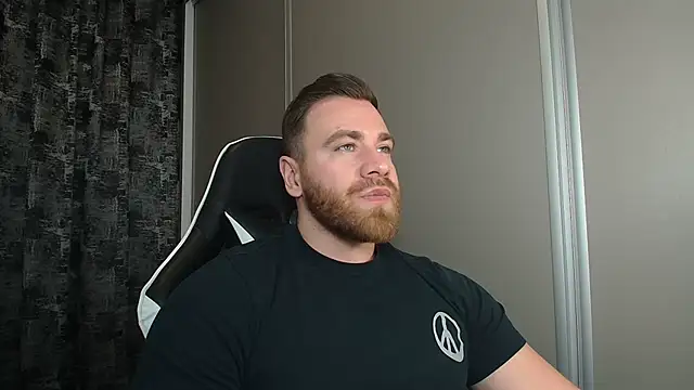 Snapshot of Thori92 chatting on February 8, 2026, 3:32 pm Thori92 online show from February 8, 2026, 3:32 pm