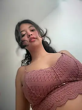 Snapshot of Peach_Girll chatting on May 13, 2026, 4:14 pm Peach Girll online show from May 13, 2026, 4:14 pm