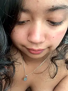 Peach Girll online show from March 19, 2026, 3:12 pm