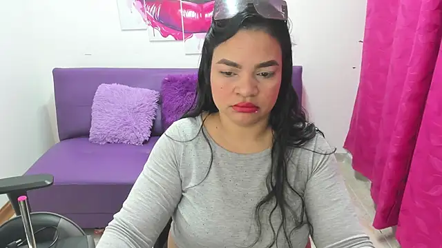 Cloe 35 online show from March 15, 2025, 3:37 pm