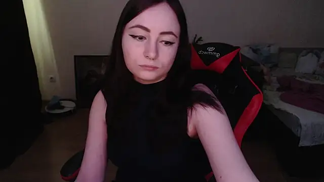 Laralianna online show from March 26, 2026, 1:53 pm