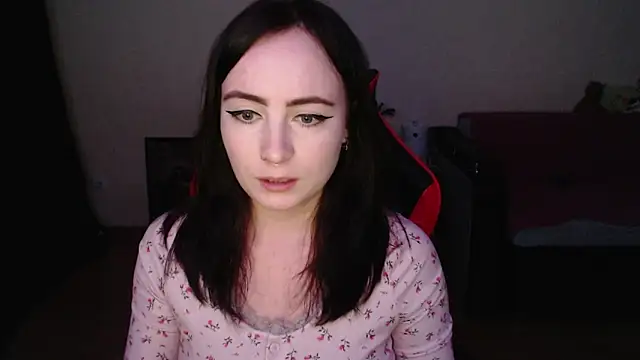 Laralianna online show from December 4, 2025, 9:36 pm