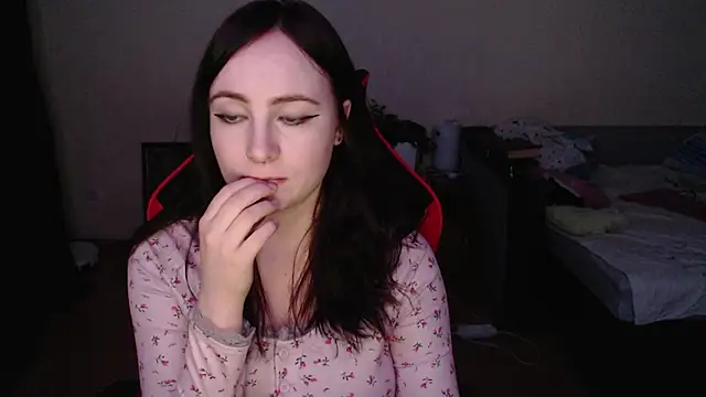 Snapshot of Laralianna chatting on February 25, 2026, 7:36 pm Laralianna online show from February 25, 2026, 7:36 pm