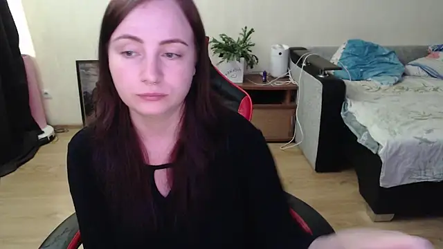 Laralianna online show from June 15, 2026, 12:05 pm