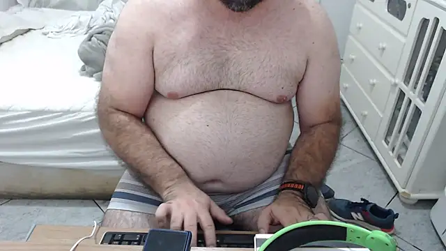 Snapshot of MysterBearMG chatting on October 6, 2025, 11:16 pm MysterBearMG online show from October 6, 2025, 11:16 pm