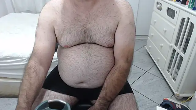 Snapshot of MysterBearMG chatting on October 25, 2025, 12:10 am MysterBearMG online show from October 25, 2025, 12:10 am