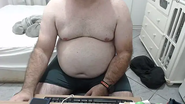 Snapshot of MysterBearMG chatting on October 3, 2025, 12:03 am MysterBearMG online show from October 3, 2025, 12:03 am