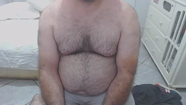 Snapshot of MysterBearMG chatting on December 1, 2025, 12:22 am MysterBearMG online show from December 1, 2025, 12:22 am