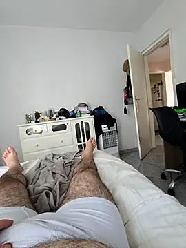 Snapshot of MysterBearMG chatting on September 14, 2025, 4:29 pm MysterBearMG online show from September 14, 2025, 4:29 pm