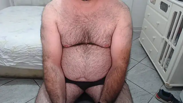 Snapshot of MysterBearMG chatting on November 25, 2025, 12:33 am MysterBearMG online show from November 25, 2025, 12:33 am