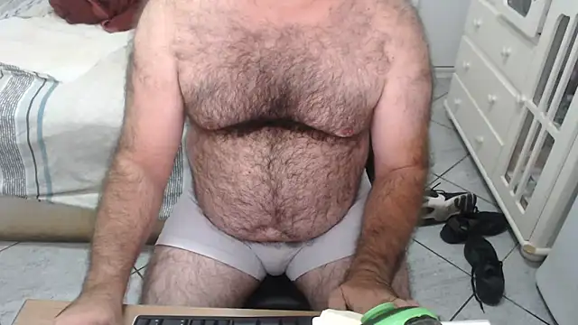 Snapshot of MysterBearMG chatting on May 25, 2026, 2:11 am MysterBearMG online show from May 25, 2026, 2:11 am